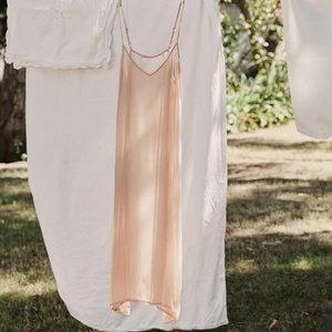 LONG DEEP V-NECK SLIP